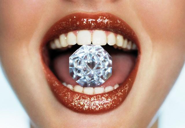 Зубний камінь: надясенний та підясенний